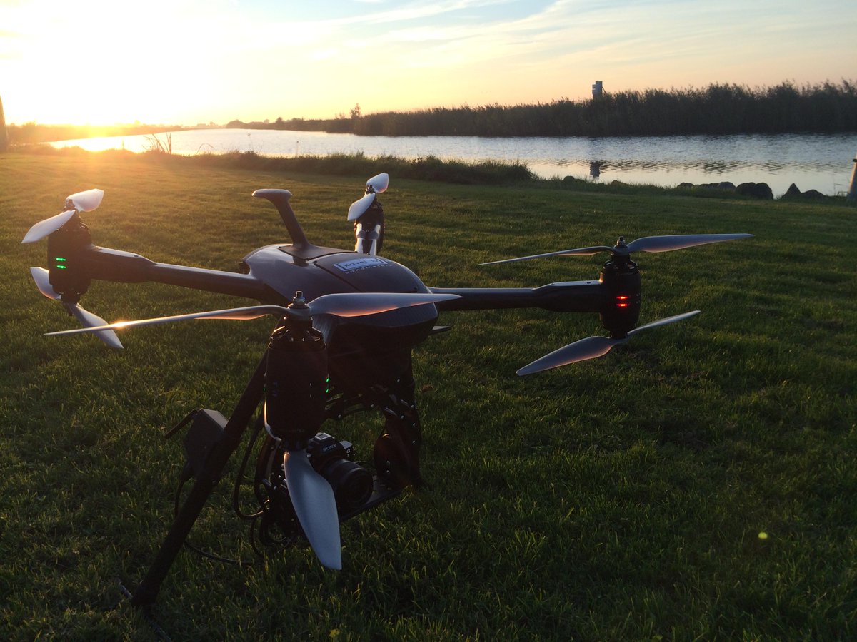 Mooie foto van de Kavel10 drone bij ondergaande zon. Ook interesse naar de mogelijkheden? Neem contact met ons op.