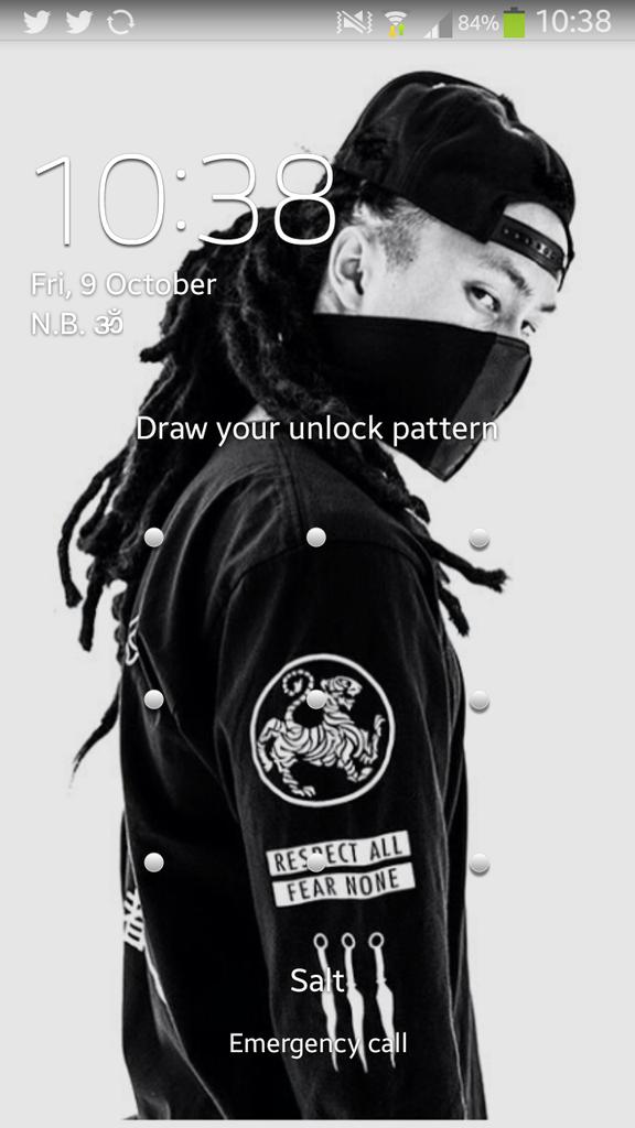 da_sivan's tweet photo. @VillNLor look whos there on my background ! @KINJAZ #worldsbestdancer http://t.co/llCrOGPbsI