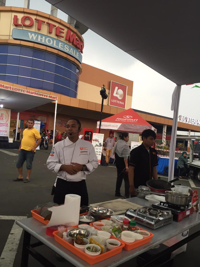 Cooking demo, ready!! By <a href="/Unilever/">Unilever</a> di acara #ED2015 @lottewholesale mau masak "kroket bolonaise" by Chef Gugut 👌🏻