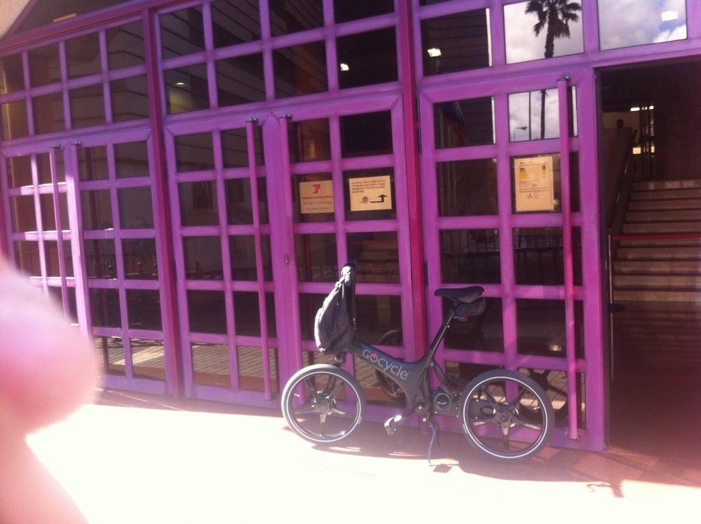 Tesoreria General NO admite bicis ni parkingbici.La Administracion deberia dar ejemplo. @ByBikeLPA <a href="/LasPalmasenbici/">Las Palmas enBici</a>