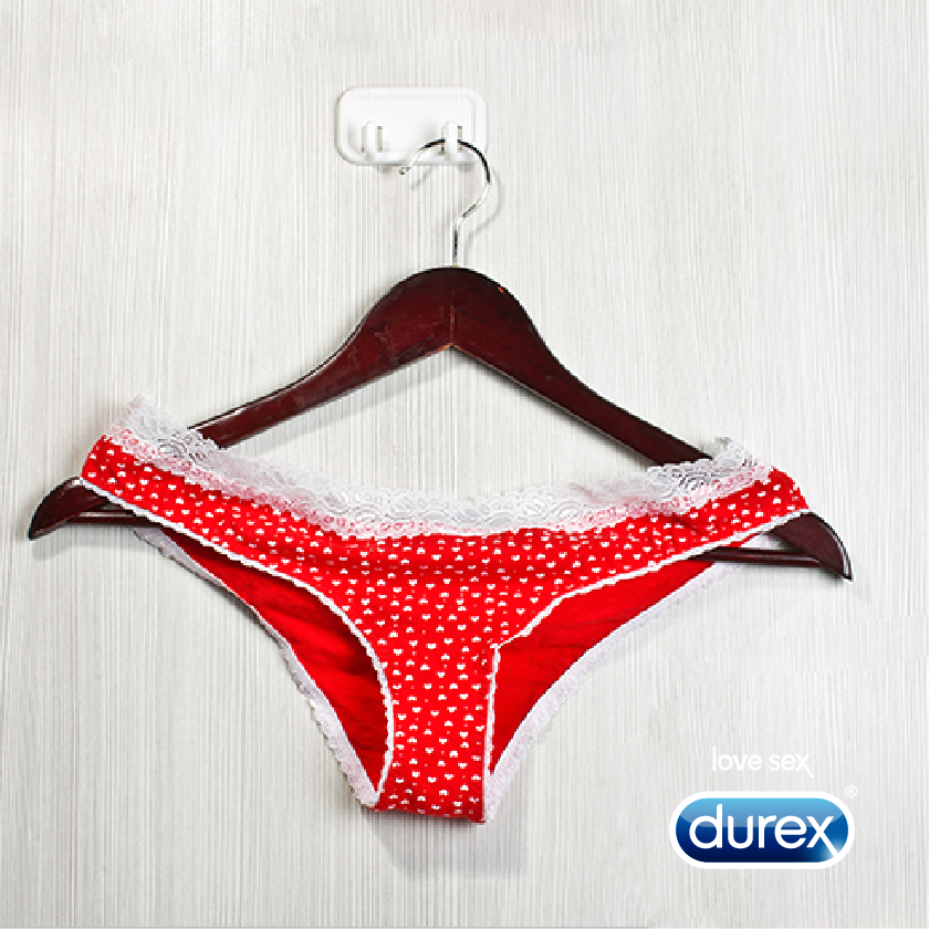 DurexGR's tweet photo. Τώρα με τα κρύα, ώρα να «κατεβάσουμε» τα χειμωνιάτικα. http://t.co/9whSw3sxf9