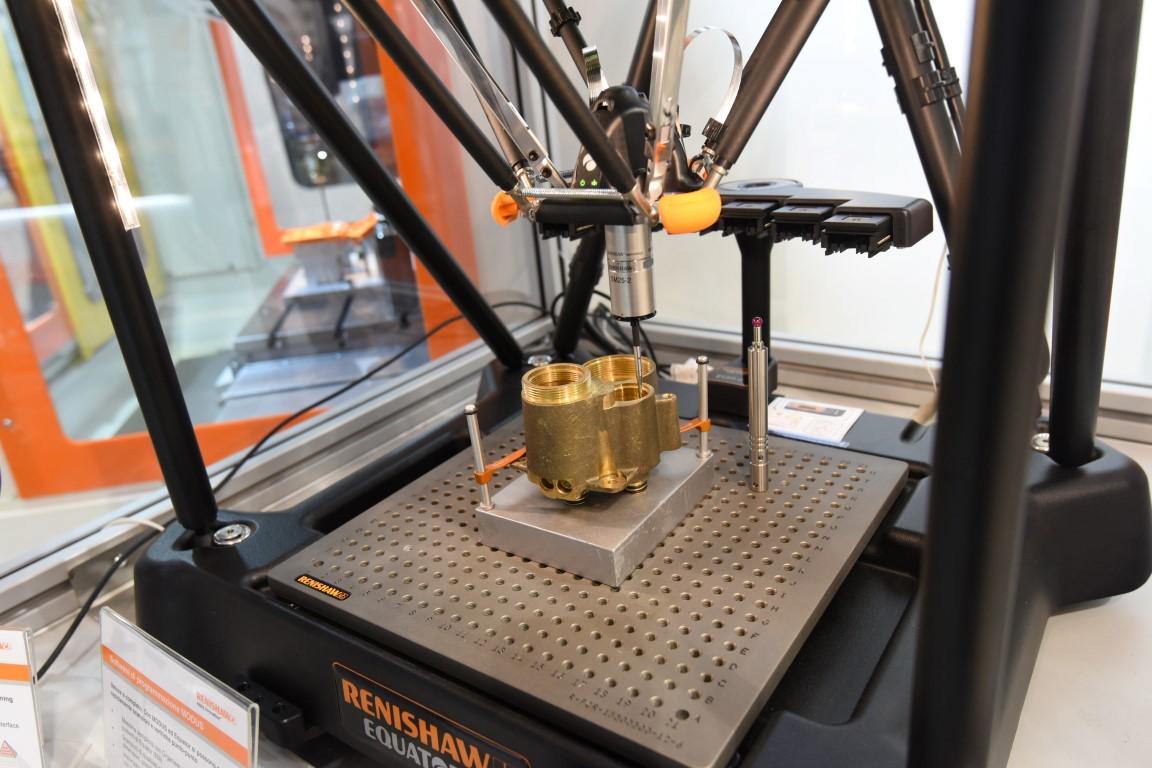RenishawSpA's tweet photo. @EMOMILANO2015 un calibro per infiniti pezzi ė possibile! Si chiama #Equator e lo trovate da #Renishaw a #EMO2015 http://t.co/OT2cwNRhO3