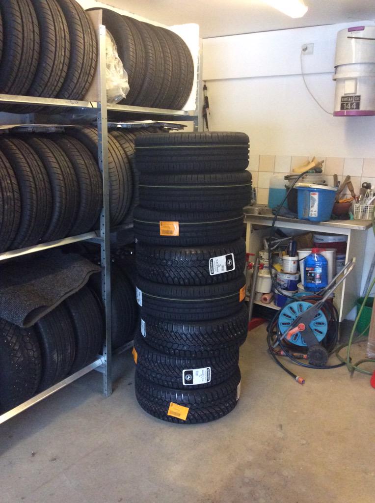 EkoTaxi144's tweet photo. Valmistautumista talveen- Contia piakkoin alle.
@continentaltire
@TTNordic
#AutoArita
@Taksiliitto http://t.co/tpl0CSMyN4