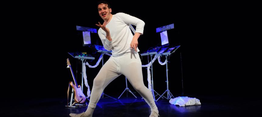 oxhse's tweet image. @Theatre_Blog All about the reshaped #howlatthemoon in this interview with @TomAdamsSeagull goo.gl/0jmX2B