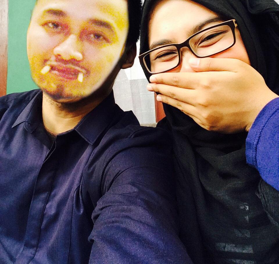 CEPIRIT_'s tweet photo. @JindanJun_ dan @mujiartindah masih baru. Bisa dilihat ciri2nya belom nulis tanggal jadian di pasir toko matrial http://t.co/uGIkqrU092