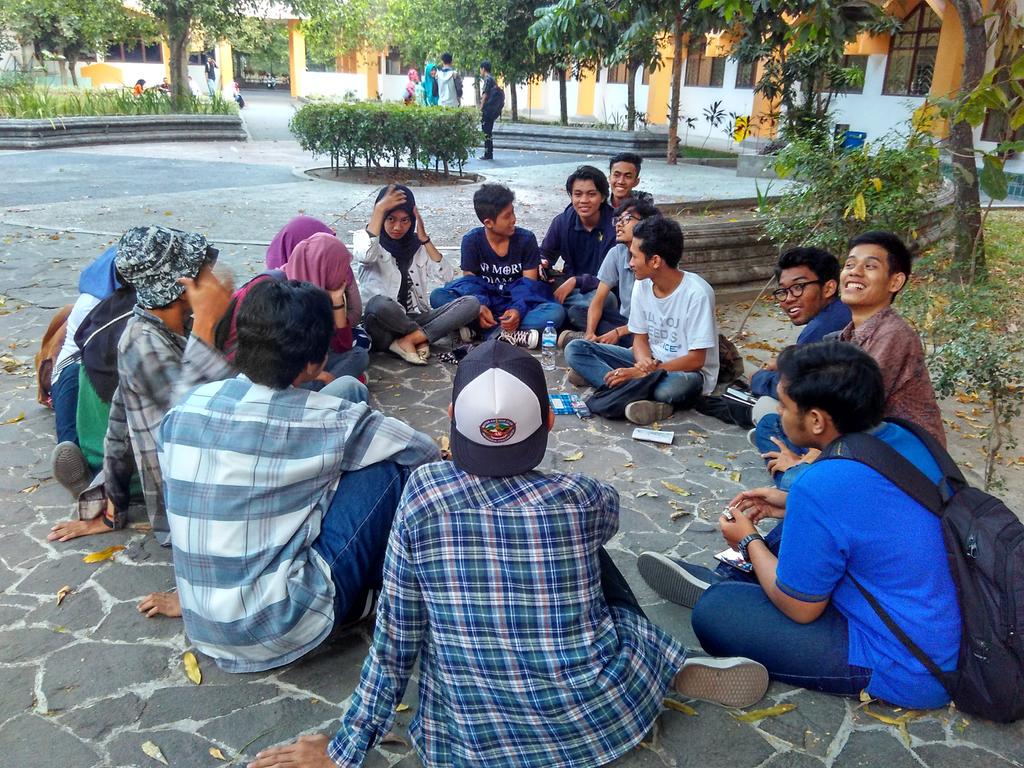 Sesore ini kawan <a href="/Kostr_Ad/">Komando Strategy Adv</a> <a href="/KominkaJogja/">I.Komunikasi UIN.YK</a> masih diskusi di Kampus. Semoga melahirkan ide ide kreatif...