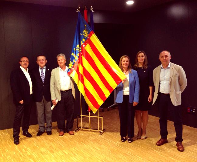pplliria's tweet photo. A tots els valencians i valencianes, feliç 9 d'octubre! #DiadelaComunidadValenciana #TrauLaSenyera @pplliria http://t.co/7apG9szSRi