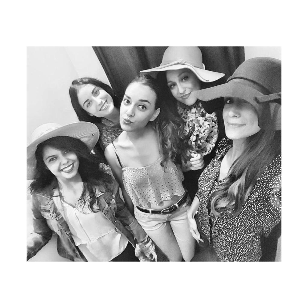 Lidia_mchr's tweet photo. Viernes muy productivo!! 👍🙌🙌🙌🙌👭👭👭 http://t.co/RCT5oZqmFc