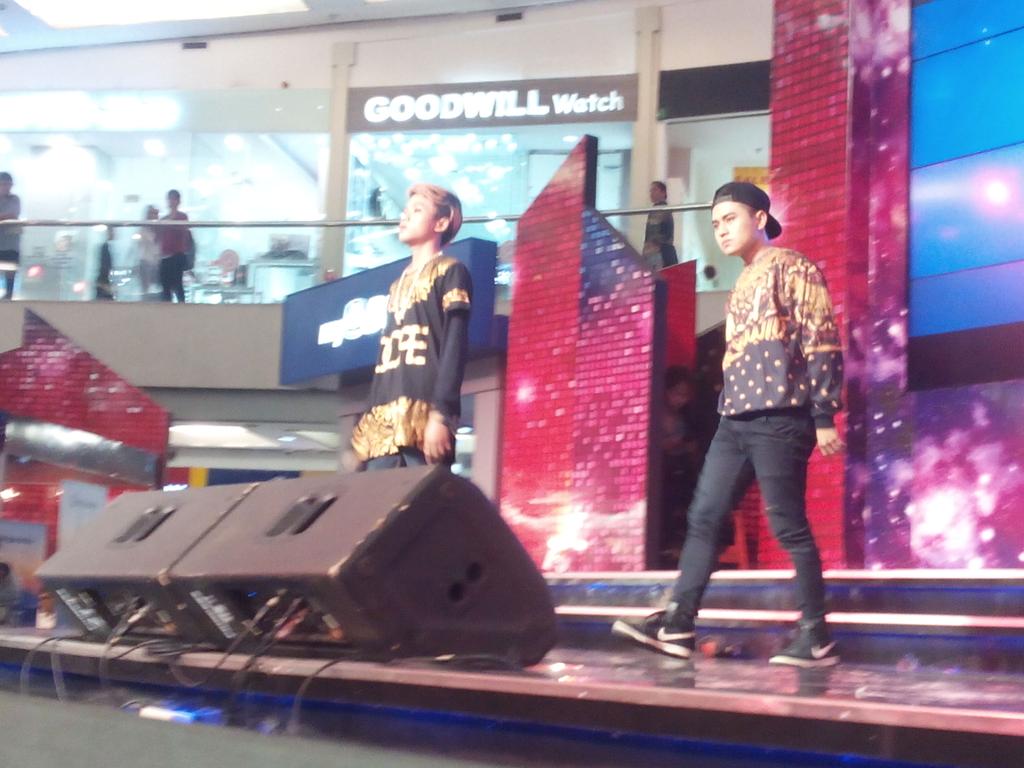 Hip-hop banget kan <a href="/Reff_Beat/">Reff Beat</a>?
Seru banget performance reff beat hari ini. &gt;,&lt;