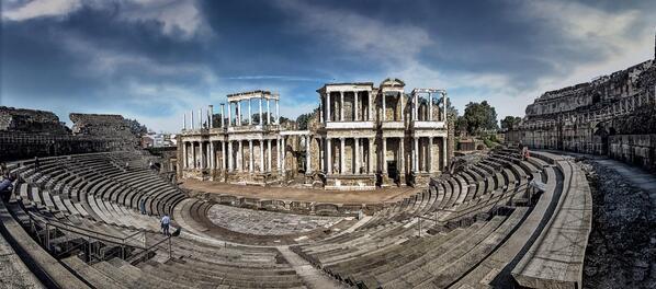 _Paisajes_'s tweet photo. Teatro romano de #Mérida es un teatro histórico levantado por la Antigua Roma en la colonia Augusta Emerita #Badajoz http://t.co/gTRrcWXnbS
