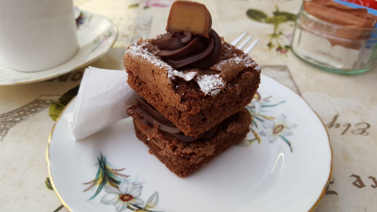 Taking a bit of time out down at Ironbridge Arts &amp; Antiques. This is my kind of #glutenfree No packet cakes.