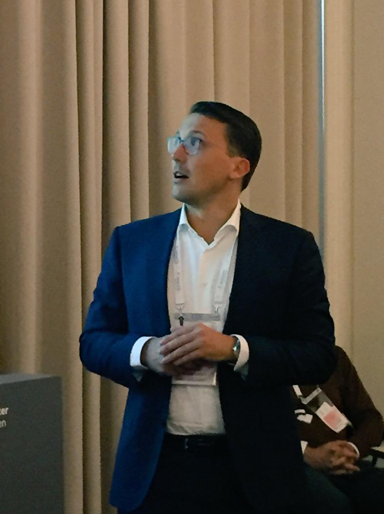 yuki_andersen's tweet photo. Great tips to become a patient friendly surgeon! Dr. Jonathan A. Kadouch #EADVcop #surgery http://t.co/pF3LRkv5na