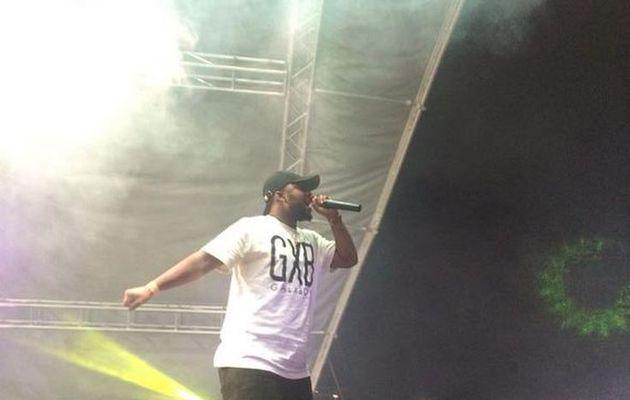 TimesLIVE's tweet photo. Cassper performs Dust to Dust at #EFFTurfloopParty - AKA kept his #Composure http://t.co/orI0roU9w1 http://t.co/pCwGk50rHk