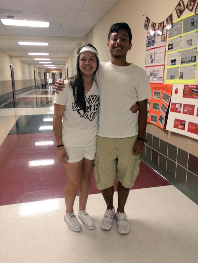toriwashere11_'s tweet photo. White out day with some of my hot friends😌🔥😍 love yall❤️ #hawkhomecoming http://t.co/Be36XXZdHh