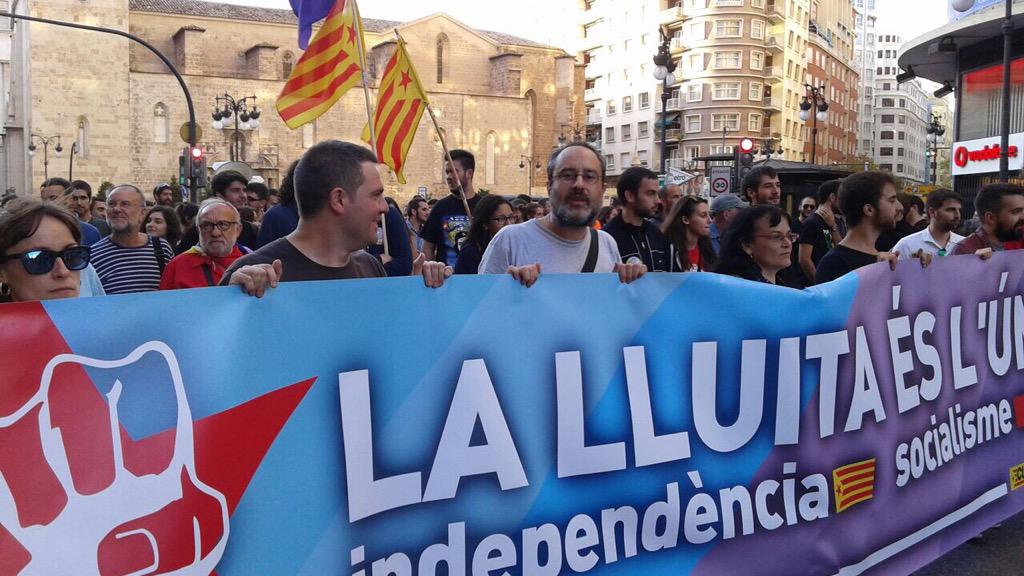 cupnacional's tweet photo. Manifestació a València amb motiu de la diada del #9dOctubre http://t.co/LcGewEppvR