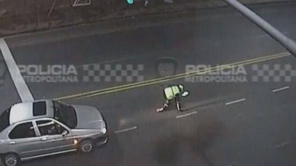 Así atropelló a los agentes el abogado que manejaba borracho clar.in/1jThXi2