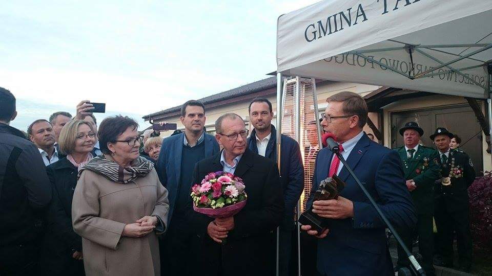 Obywatelska_KO's tweet photo. Tarnowo Podgórne, spotkanie z sympatykami PO :) #Wielkopolska #busPO http://t.co/FYs0zQpiYS