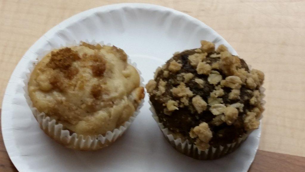 PeplingLabSU's tweet photo. Pumpkin spice latte and pear ginger walnut muffins for lab meeting. Thanks Deion! http://t.co/GtOaedM42w