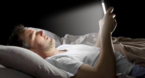 #DeQuéHablaLaGente Luz de dispositivos móviles daña la retina goo.gl/FW8Lsi