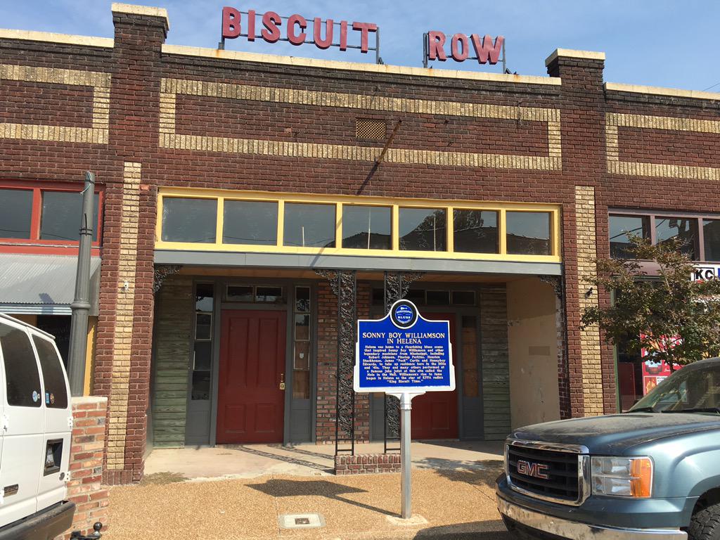 AmeriBluesScene's tweet photo. Another absolutely #beautiful day at @kbbfkingbiscuit! @BridgingBlues #deltafinale #kingbiscuit http://t.co/OdjTK8McNX