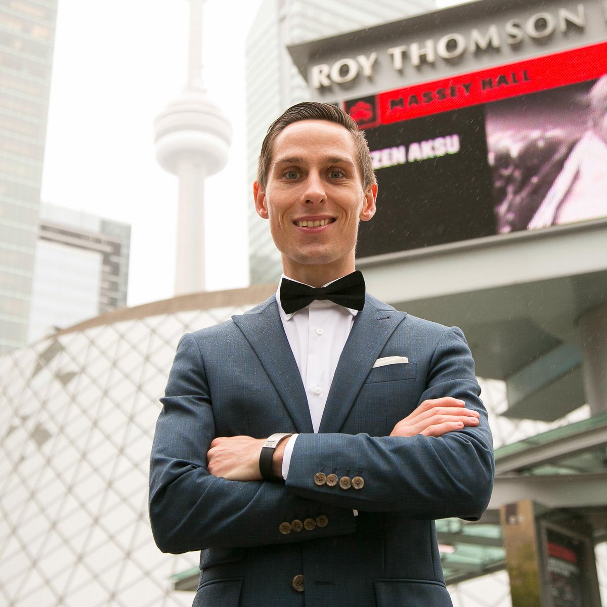 nicholasmizera's tweet image. Introducing the half-marathon suit for my @GWR attempt! Pics: @photosculptor ow.ly/TdFzi #RUNSHARP #STWM
