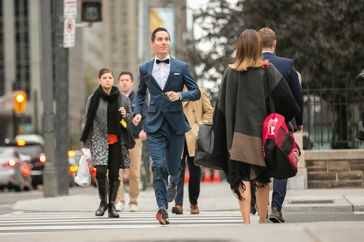 nicholasmizera's tweet image. Introducing the half-marathon suit for my @GWR attempt! Pics: @photosculptor ow.ly/TdFzi #RUNSHARP #STWM