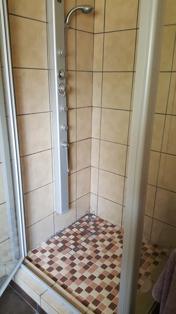 mrcprojects's tweet image. Take out the old tiles out of the shower floor, and install the new tiles. Not finished yet.