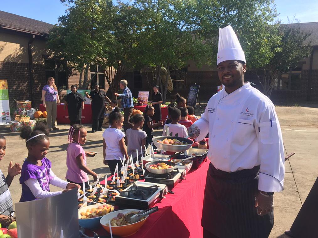 SpartanburgD7's tweet photo. Celebrating National Food Day at Mary H. Wright with the help of our friends at Chartwells! http://t.co/67jbhCOE9e