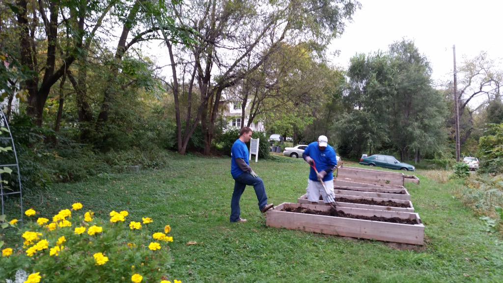 UnitedWayOmaha's tweet photo. @BoysTown at no more empty pots!! #uwmcares #dayofcaring http://t.co/j2xMg5ff5h