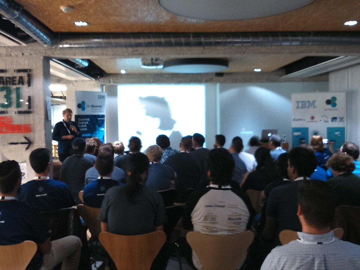 gnieto's tweet image. Empieza la fiesta en #futurehacks Madrid 2015.