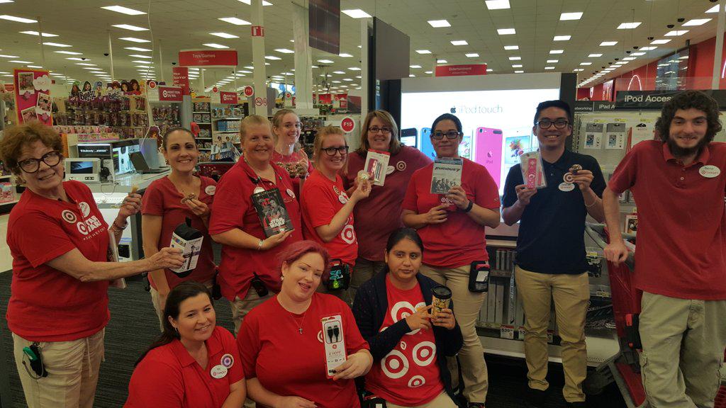 Fun Friday Huddle Hunt🎯 Getting to know our new E&amp;E 🎵📻🎤#winning#lovingremodel
<a href="/DerinBriggs/">Derin</a> <a href="/summerstoermer/">Summer Stoermer</a>