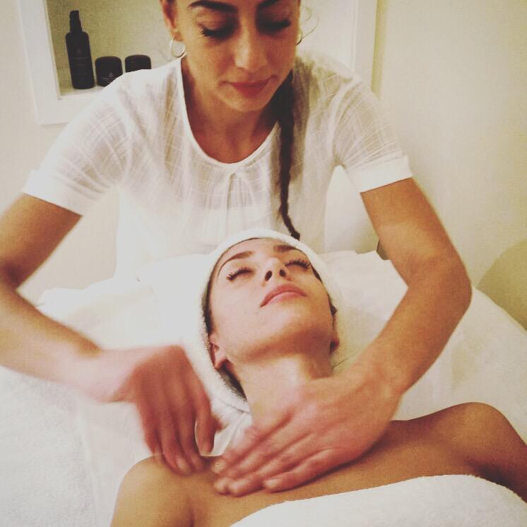ElateMagazine's tweet photo. Our Editor in Chief @MitraBeautyYoga  is obsessed with the skin-plumping INNARAH_USA facial by @Dermanutri #beauty http://t.co/M0kpJaWBIz