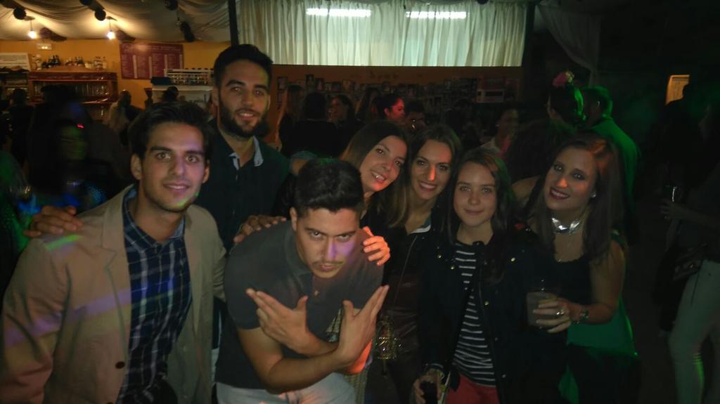 Maria14Mng's tweet photo. Jueves de feria 👏🍻💃💕 http://t.co/YsbVNjFSrE