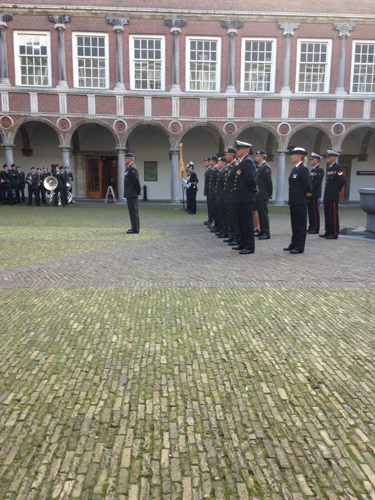 43e CMP opleiding voor civiel militair personeel wordt op de NLDA afgesloten met diploma, bevordering en beëdiging.