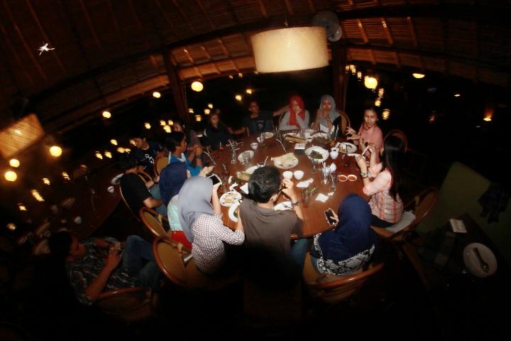 berdikusi bersama tentang suka duka dan saran  selamaa bergabung HMJA mercubuana selama satu periode #PerpisahanHMJA