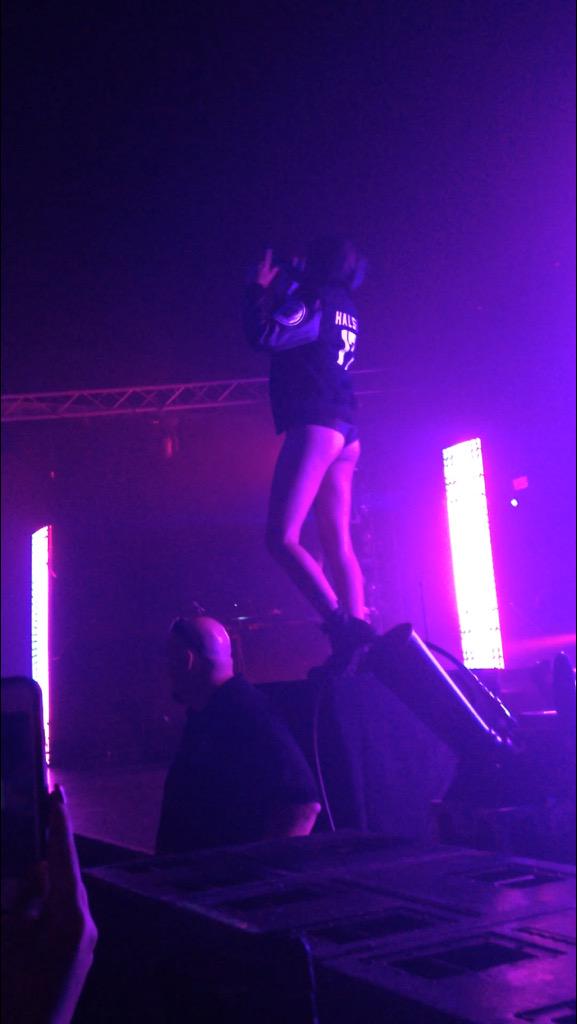 ughhhalsey's tweet photo. dat ass tho #BadlandsTourDAL http://t.co/mHowsdPRnL