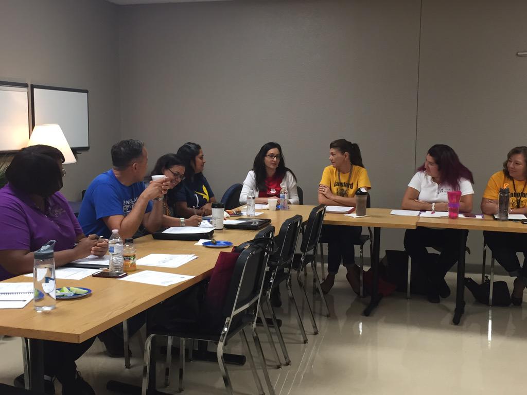 NuChanpheng's tweet photo. #AISDProud @Perez_Elem @AkinsAISD #AustinPTA AkinsVerticalTeamMeeting http://t.co/xkbZxyZKX4