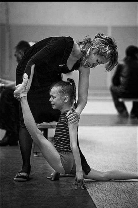 Dancers123455's tweet image. Dear everyone who said that dance is easy.Is it? Is it? Don't think so