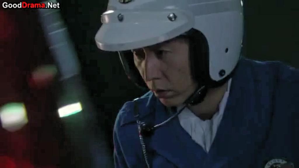 県警巡査長 Twitterissa 映画 デスノート The Last Name においてスピード違反を犯した高田清美を呼び止め免許証の提示を求めた際に放った白バイ警官の志度原厳太巡査の台詞より そんなに見つめてもね 違反は違反だよ あなたをキュン死にさせる一言 Http T