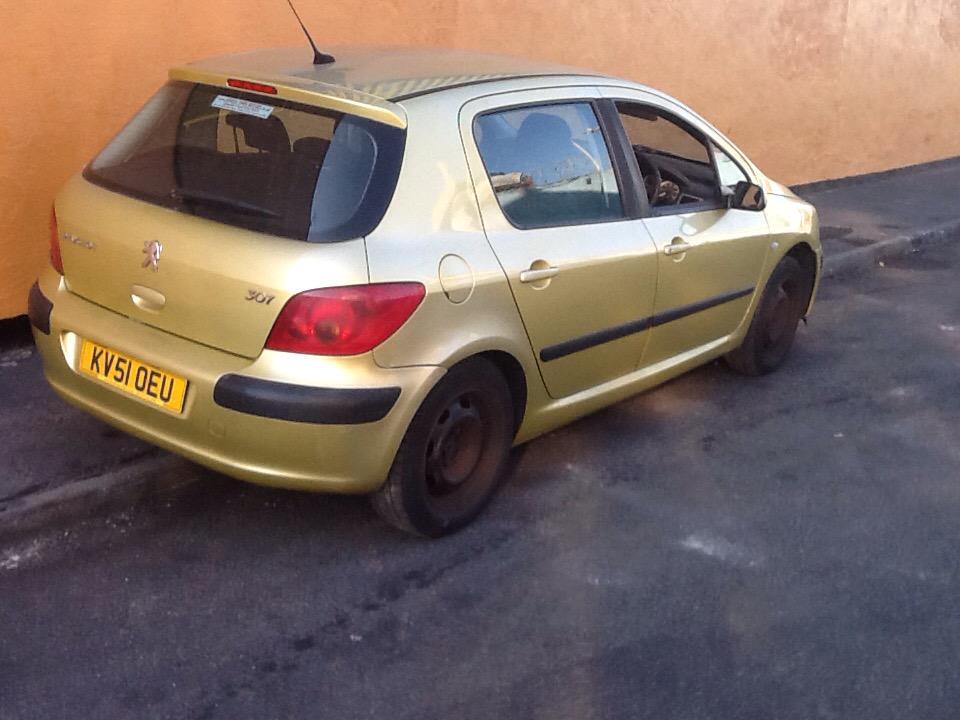 autosalvsrch413's tweet photo. A gold Peugeot 307, wheel spacer kit for the french cars, full and half leather interiors and real wood trims http://t.co/r7Wfgi8PB8