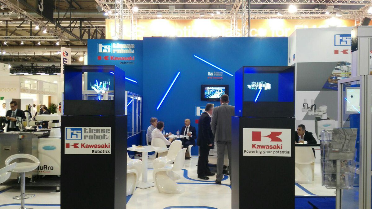 video360gradi's tweet image. A @EMOMILANO2015 con #TiesseRobot: allestimento con #olomax, proiettori olografici #3D #VirtualReality