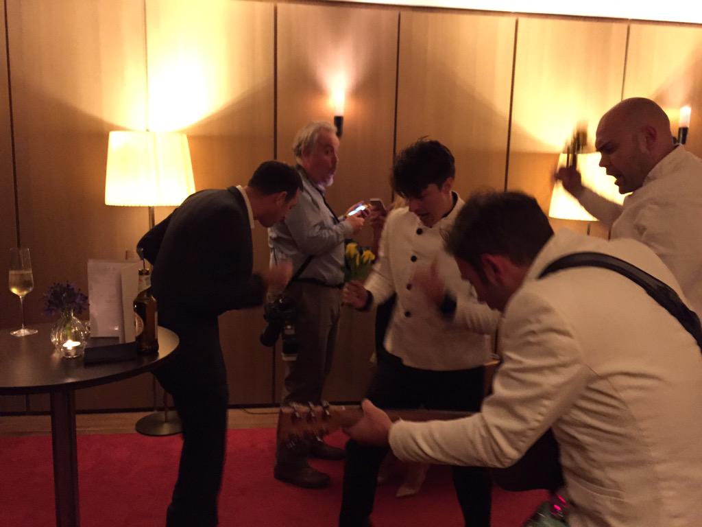 jhmcreative's tweet photo. .@TheCreativeDoc throwing down some moves with the band #pha10 #party @PHAMedia http://t.co/FvRoVqMI8r