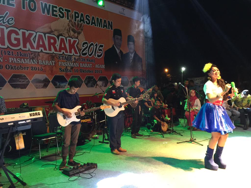 Happynya bisa menghibur kalian semua yeeee
Love you all buat Pasaman barat😘😘👍🏻 Rancakmina