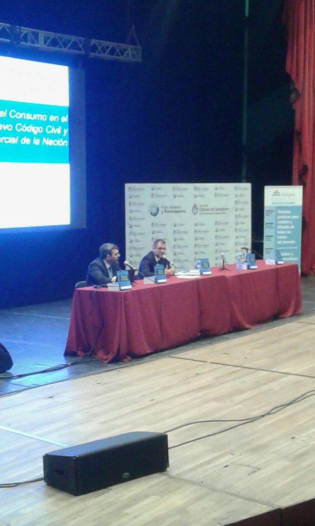 RobertoDaoud's tweet photo. En las jornadas de actualizacion del nuevo #CodigoCivil #Quintopanel @PabloBruera @smartorelli @lriesgo http://t.co/cNjcFT6o0p