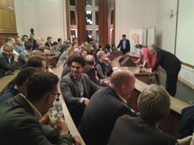 willempoterman's tweet image. Enjoyed #VentureClass @VentureLabINT with #RayQuintana @CottonwoodVC Thursday eve. 100+ people, lots of information