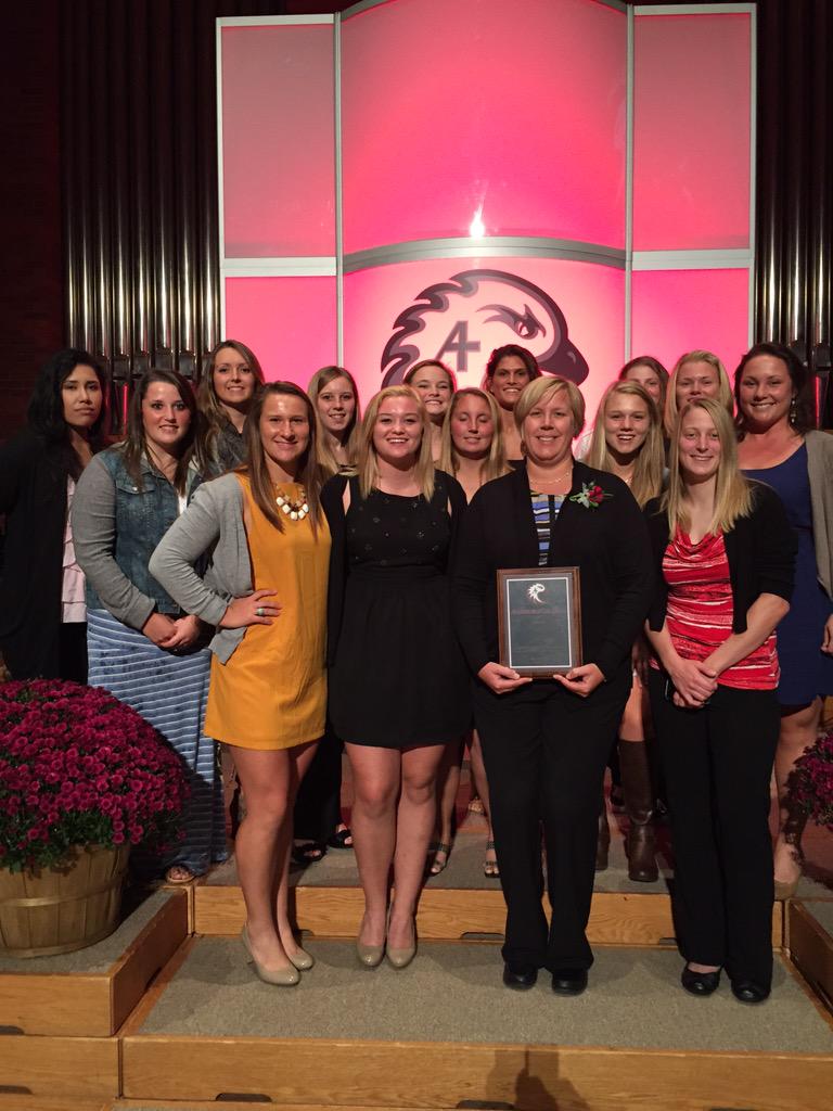 auggiesoftball's tweet photo. A huge congratulations goes out to new HOF inductee, Kerri Kangas '98! Here with current softball squad!! http://t.co/CrOWhOOvsw