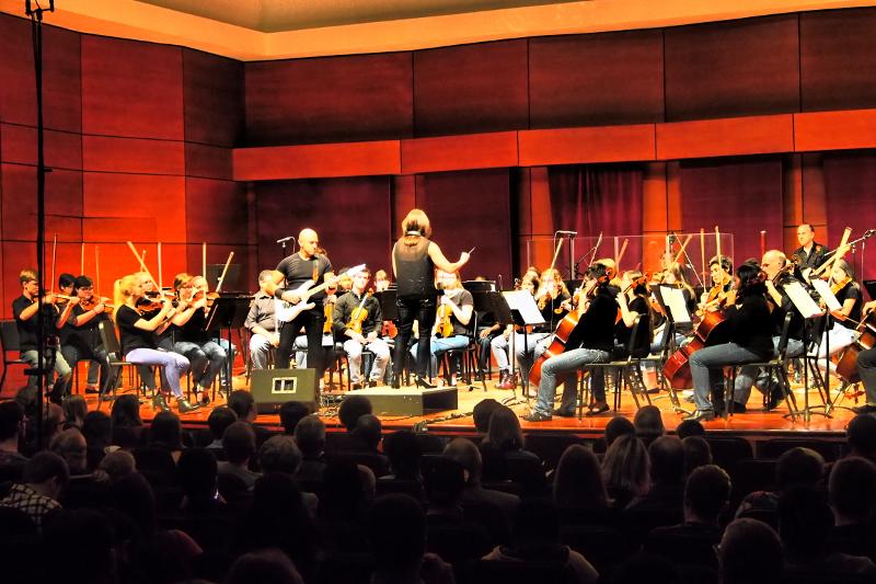 TurkceRock's tweet photo. Demir Demirkan'dan Amerika Turnesinde Senfonik Konser! http://t.co/A7tT36ROtw @ddemirkan http://t.co/K84uTxGjGA