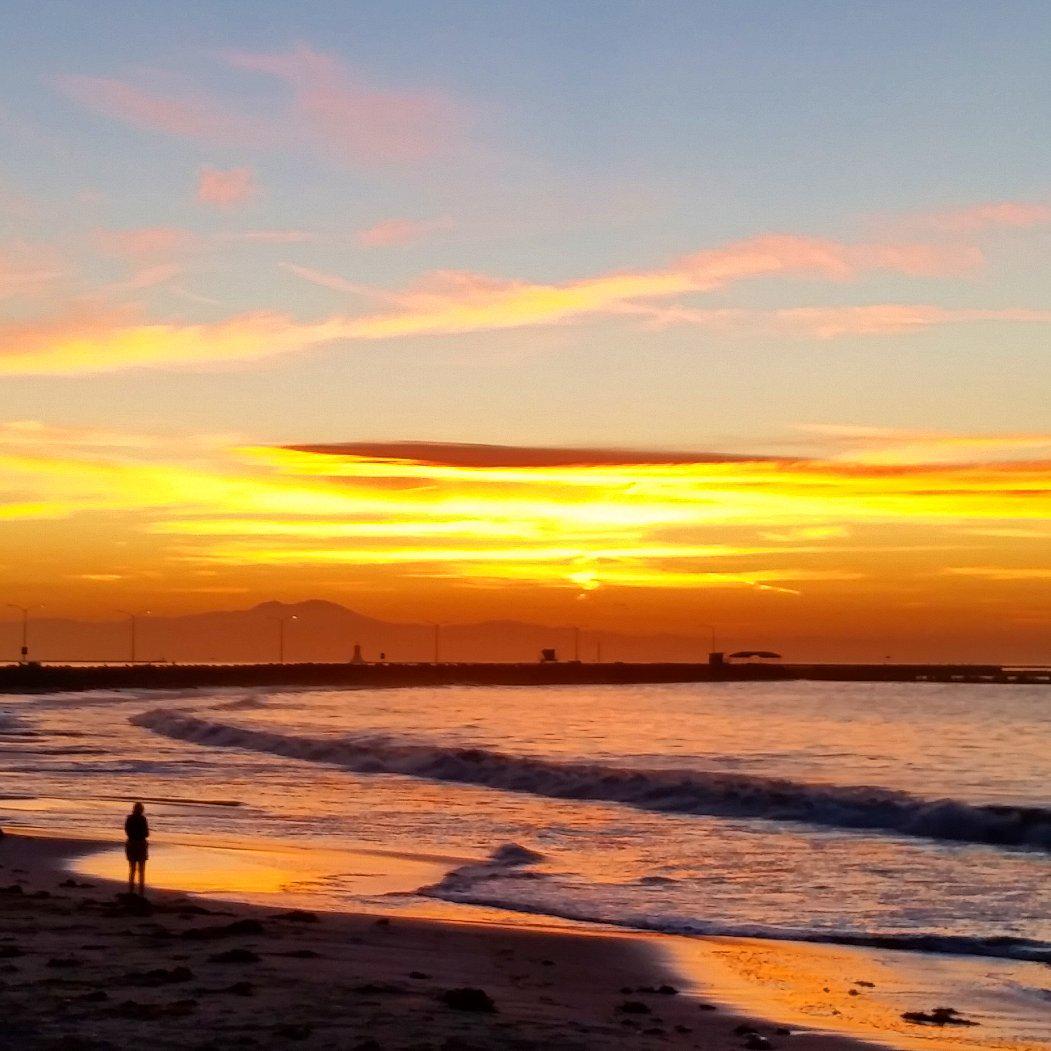 Waterboxer's tweet image. If you wake up early you see cool stuff. Happy Friday world.