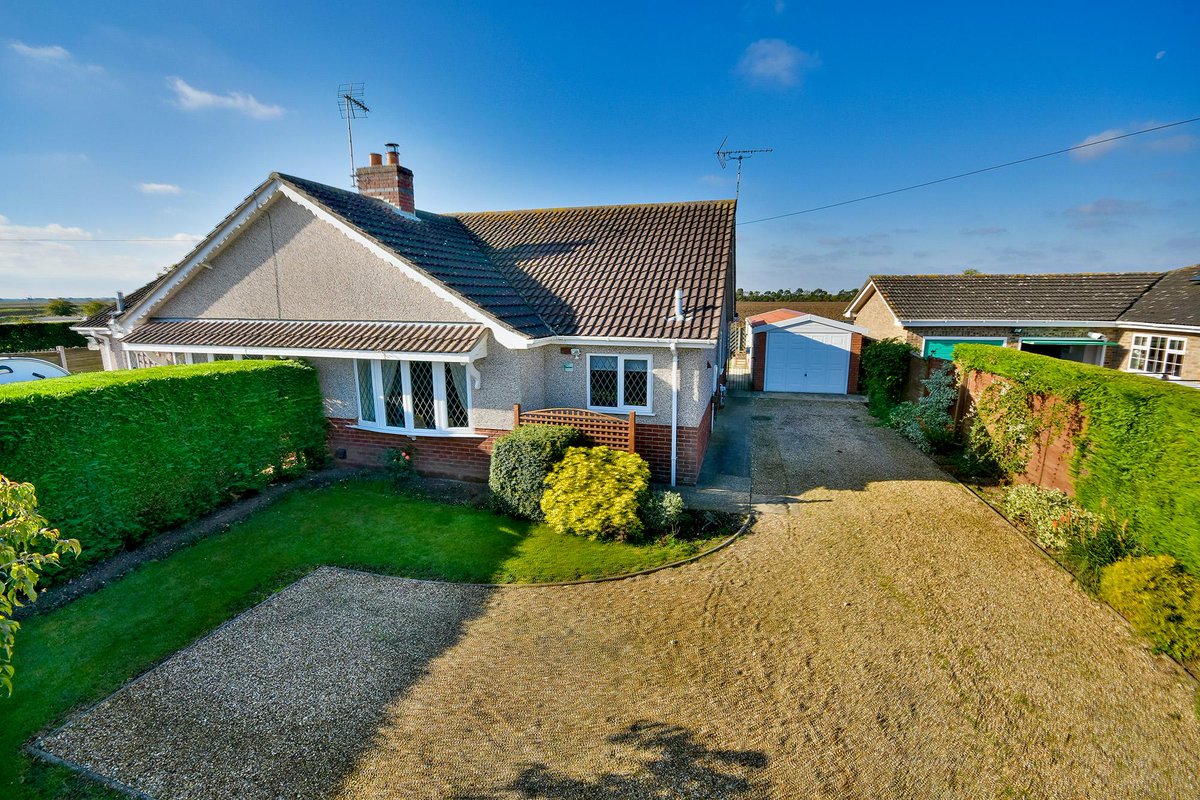 NFSpilsby's tweet photo. New to the market this week! Toynton All Saints - £149,995 Full details here: http://t.co/dnWqqzJ9nL http://t.co/tgO1CONDW7