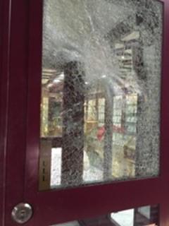 simon_stonehawk's tweet photo. Shocked to hear of the attack at Lakshmis Jewellers, our complete secure shopfront prevented access!! http://t.co/DnzCo6gW1N